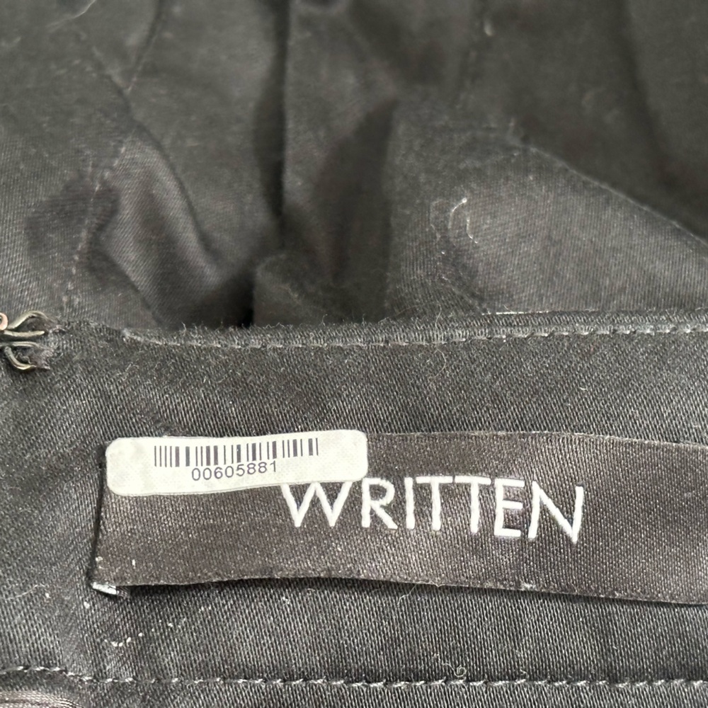 Written black business skirt